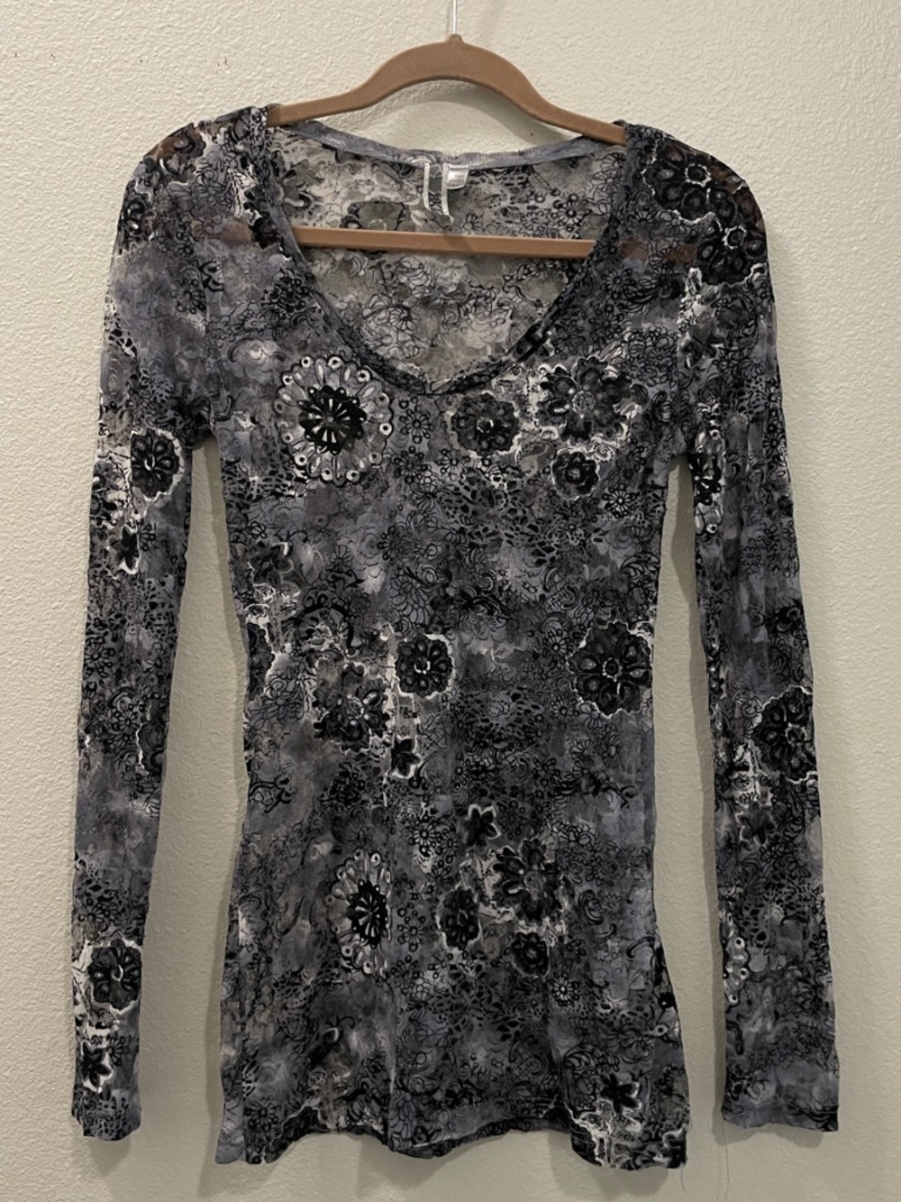 BKE VTG Y2K Sheer Floral Mesh Long Sleeve Top - Picture 4 of 7